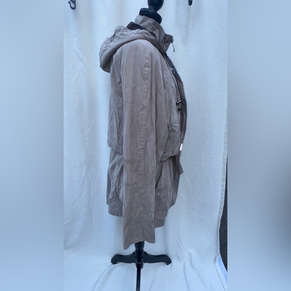 Liz Claiborne Heavy Jacket Women’s Medium Full Zip Lined Beige Microfiber Shell - Picture 2 of 8